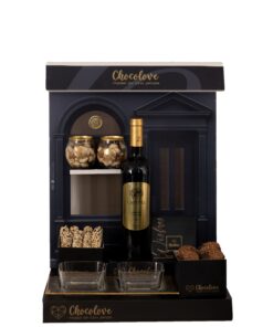 עיצוב בשילוב כלי -יין - פיצוחים - שוקולדים